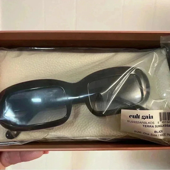 NIB Cult Gaia Terra Rectangular Frame Sunglasses Black - Picture 4 of 5